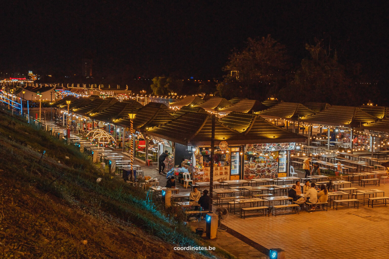 Food markets at the river shore