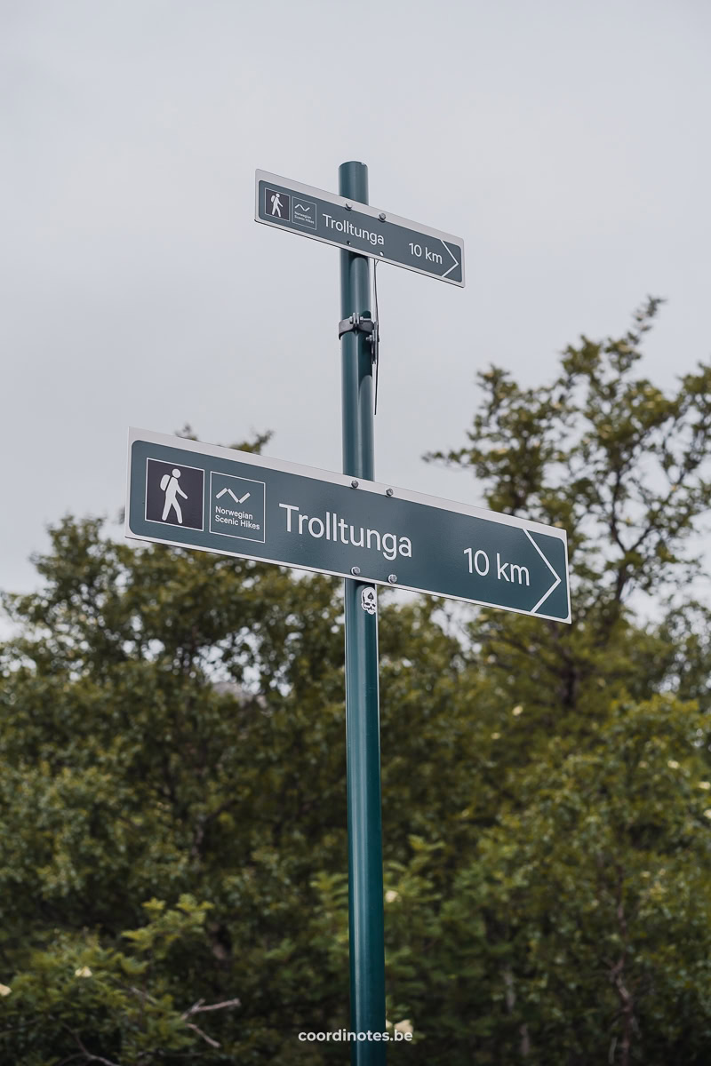 A signpost during the hike to Trolltunga