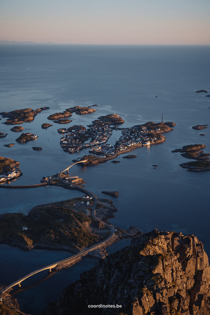 The view over Henningsvaer from Festvagtind