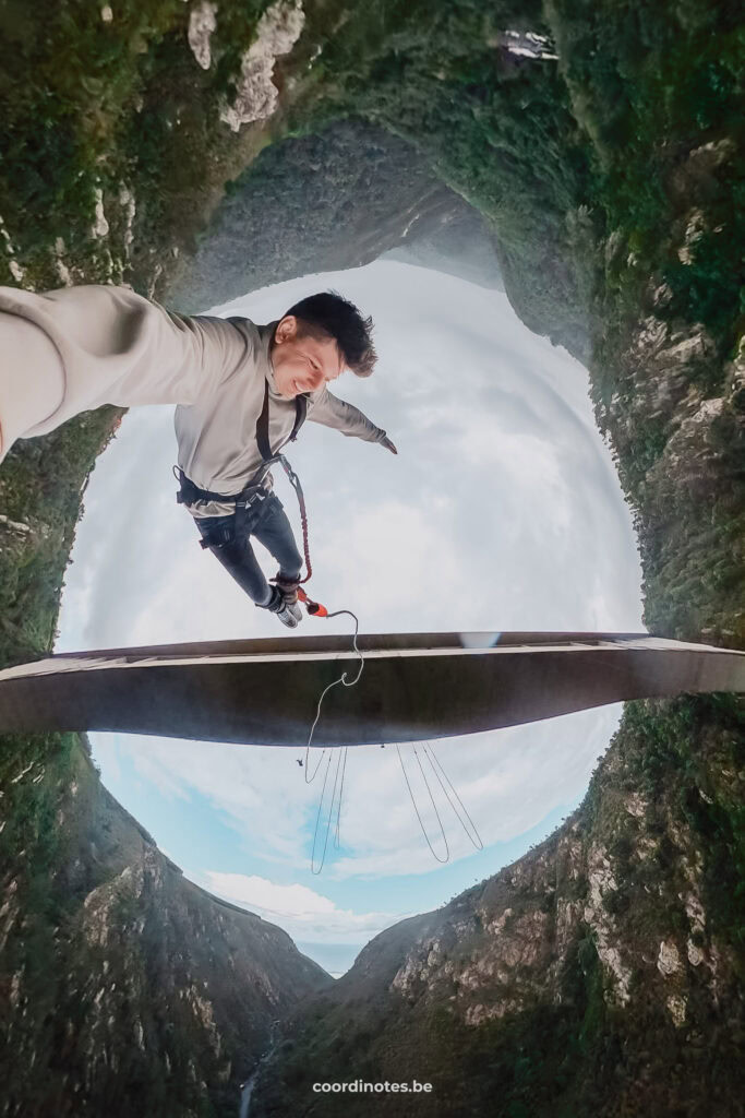 Cédric die Bungee jumped van de Bloukrans Bridge